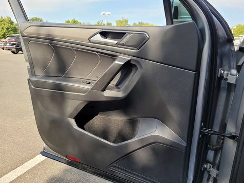 Used 2023 Volkswagen Tiguan SE FWD image 25
