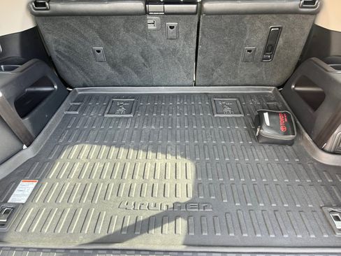 Used 2022 Toyota 4Runner Limited AWD/4WD image 26