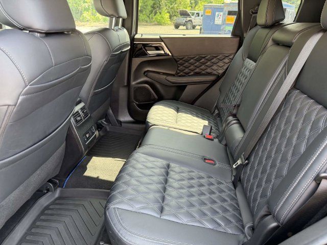 Used 2024 Mitsubishi Outlander SEL Black Edition AWD/4WD image 15