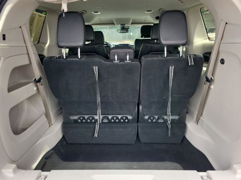 Used 2024 Chrysler Pacifica Touring-L FWD image 13
