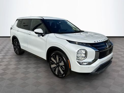 New 2026 Mitsubishi Outlander SE image 3