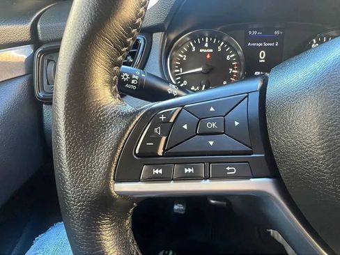 Used 2019 Nissan Rogue SV AWD/4WD image 15