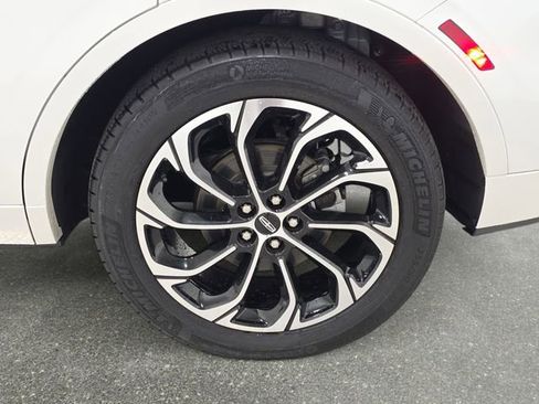 Used 2025 Lincoln Nautilus Reserve AWD/4WD image 29