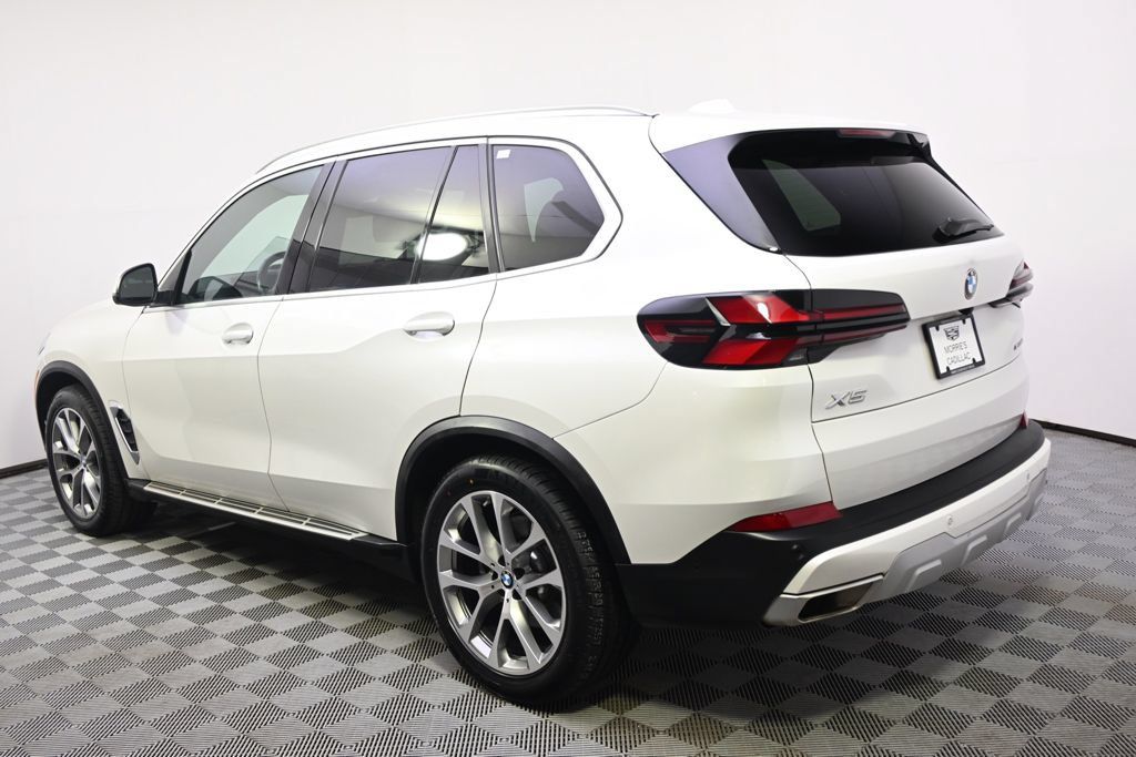 Used 2024 BMW X5 xDrive40i AWD/4WD image 3