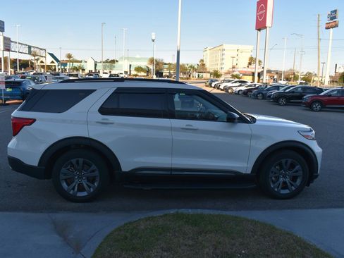 Used 2024 Ford Explorer XLT w/ Equipment Group 202A image 12