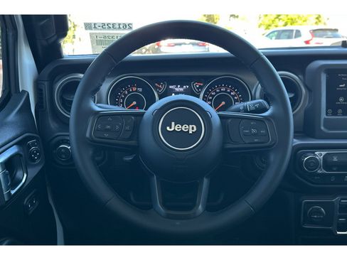 Used 2022 Jeep Gladiator Sport AWD/4WD image 35