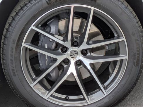 Certified 2025 Porsche Macan image 13