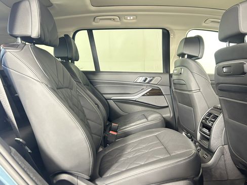 Used 2024 BMW X7 xDrive40i w/ Premium Package image 18