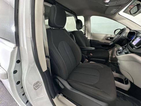 Used 2023 Chrysler Voyager LX FWD image 27
