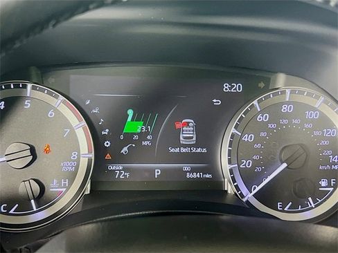 Used 2023 Toyota Highlander XLE image 11