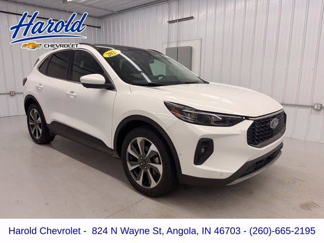 Used 2024 Ford Escape Platinum w/ Premium Technology Package AWD/4WD image 1