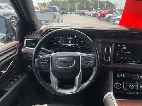 Used 2022 GMC Yukon Denali w/ Denali Premium Package AWD/4WD image 16