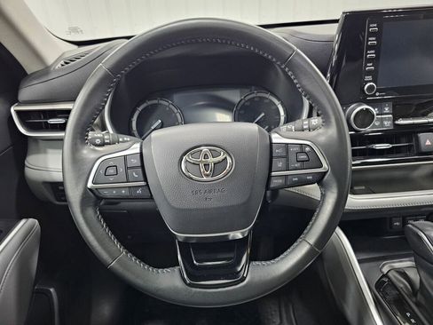 Used 2021 Toyota Highlander XLE image 24
