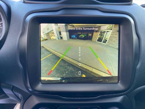 Used 2022 Jeep Renegade Latitude w/ Sun/Sound Group AWD/4WD image 15