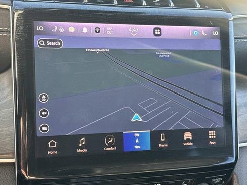 Used 2023 Jeep Grand Cherokee L Limited w/ Luxury Tech Group II image 19