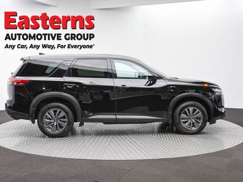 Used 2024 Nissan Pathfinder S AWD/4WD image 4