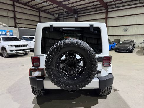Used 2014 Jeep Wrangler Unlimited Sahara w/ Connectivity Group AWD/4WD image 6