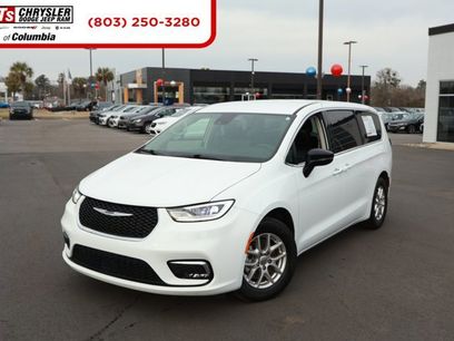 Certified 2024 Chrysler Pacifica Touring-L