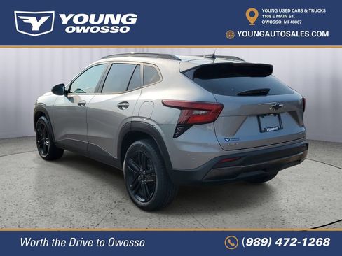 Used 2025 Chevrolet Trax ACTIV w/ Sunroof Package FWD image 4