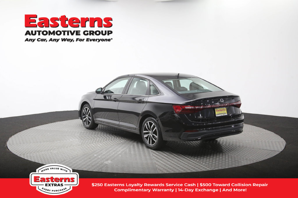Used 2025 Volkswagen Jetta SE FWD image 65