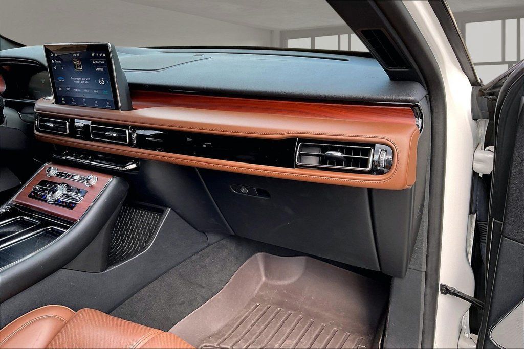 Used 2023 Lincoln Aviator Reserve w/ Equipment Group 201A AWD/4WD image 22