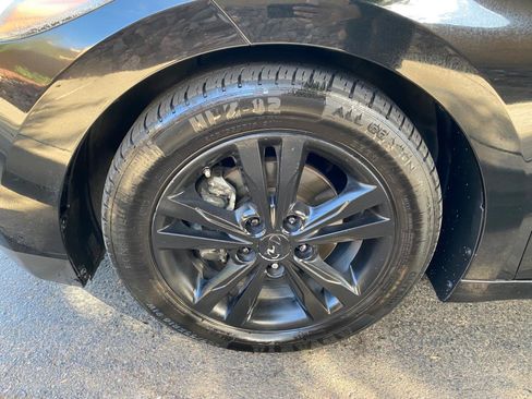 Used 2017 Hyundai Elantra SE image 23