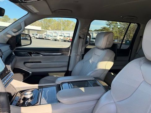 Used 2022 Jeep Wagoneer Series II w/ Rear Seat Video Group 1 image 18