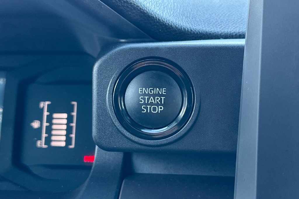 Used 2025 Toyota Tacoma SR5 AWD/4WD image 24