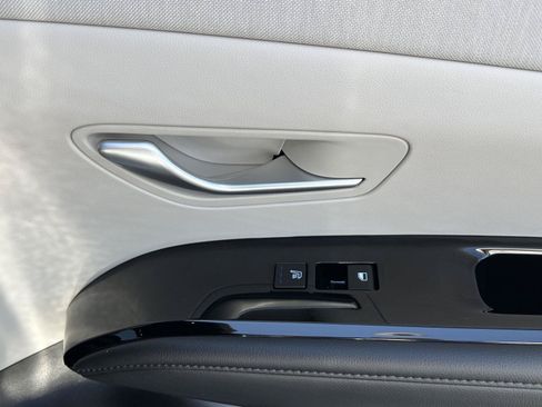 Certified 2025 Hyundai Tucson Limited AWD/4WD image 23
