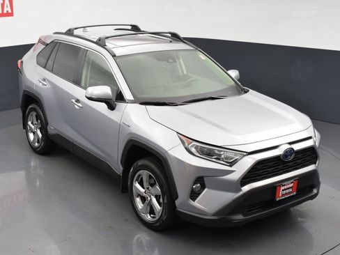 Used 2021 Toyota RAV4 XLE Premium AWD/4WD image 25