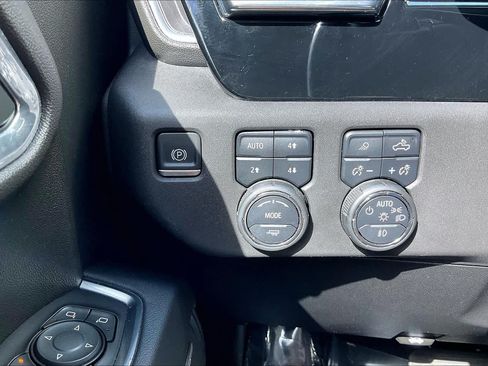 Used 2022 Chevrolet Silverado 1500 LT Trail Boss w/ LT Trail Boss Premium Package AWD/4WD image 32