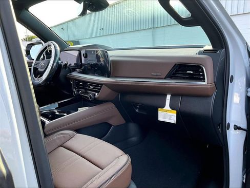 New 2026 Chevrolet Suburban High Country AWD/4WD image 10