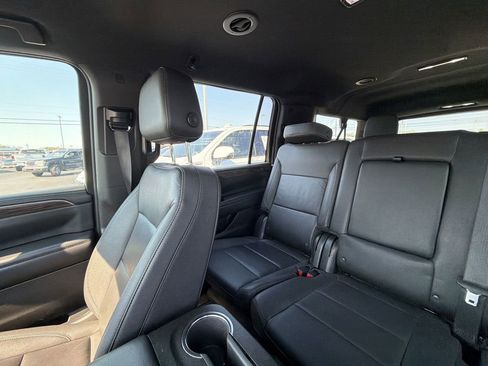 Used 2022 Chevrolet Suburban Z71 AWD/4WD image 12