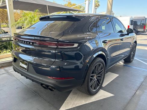 Used 2024 Porsche Cayenne Coupe AWD/4WD image 3