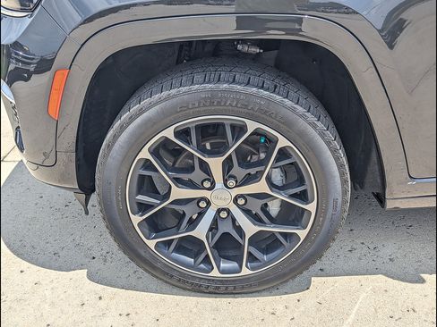 Used 2023 Jeep Grand Cherokee Summit AWD/4WD image 14