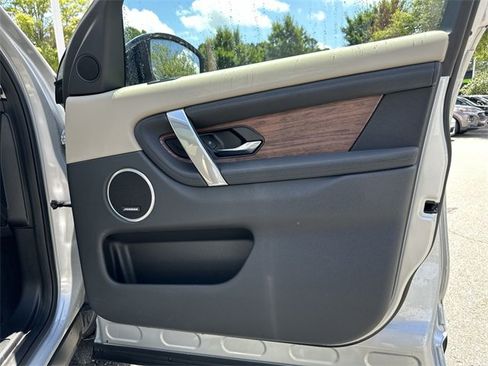 Used 2023 Land Rover Discovery Sport SE image 24