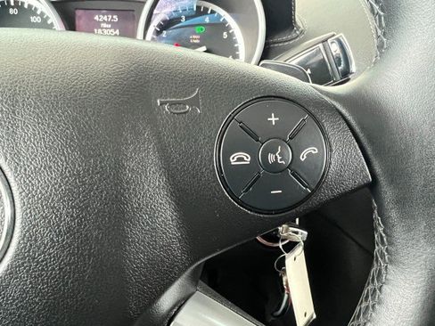 Used 2011 Mercedes-Benz GL 450 4MATIC image 27