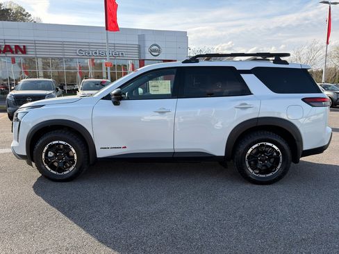 New 2026 Nissan Pathfinder SV image 5