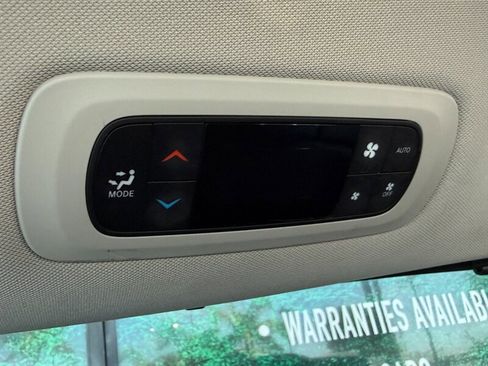 Used 2021 Chrysler Pacifica Touring-L image 32