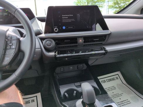 Used 2025 Toyota Prius LE image 17