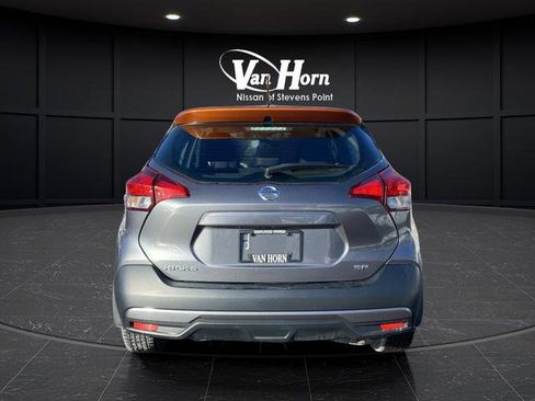 Used 2018 Nissan Kicks SR image 11