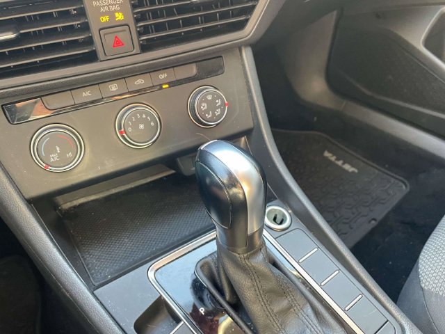 Used 2021 Volkswagen Jetta SE FWD image 30