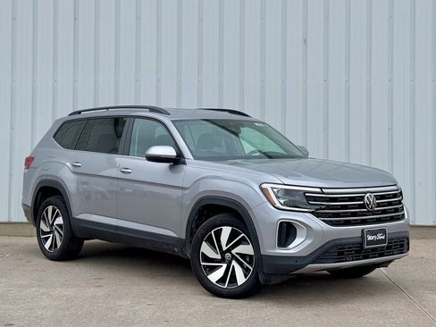 Used 2025 Volkswagen Atlas SE AWD/4WD image 8