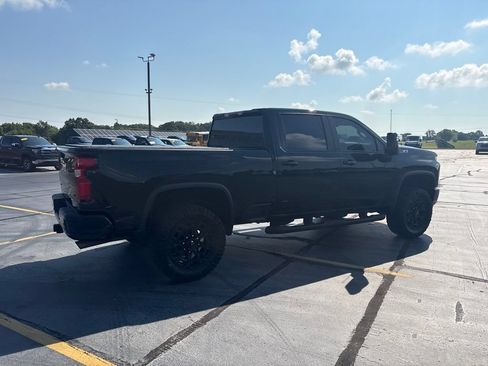 Used 2023 Chevrolet Silverado 2500 LT w/ Midnight Edition AWD/4WD image 10