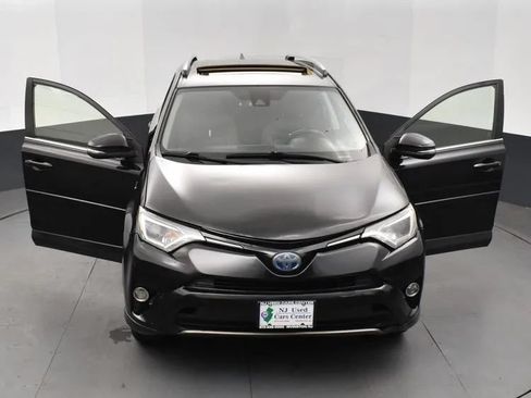Used 2017 Toyota RAV4 XLE AWD/4WD image 10