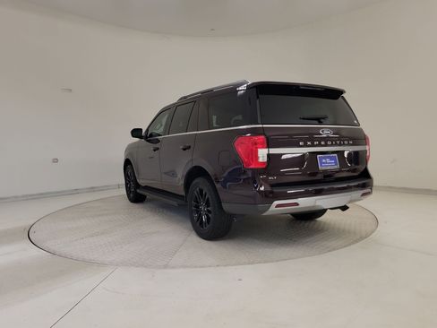 Used 2024 Ford Expedition XLT RWD image 3