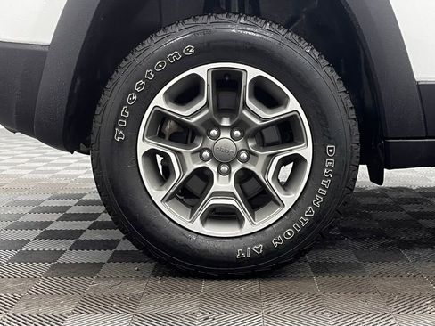 Used 2022 Jeep Cherokee Trailhawk w/ Premium Leather Package image 17