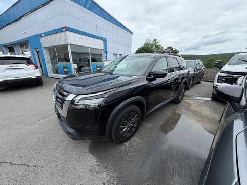 Used 2023 Nissan Pathfinder SV w/ SV Premium Package AWD/4WD image 2