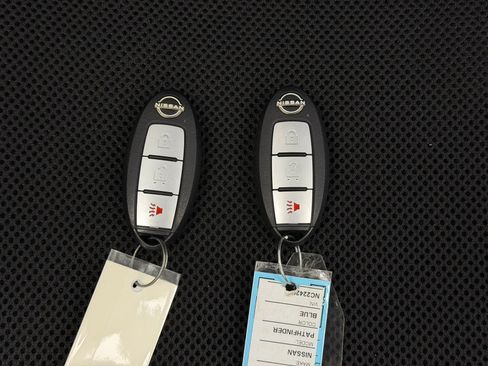 Used 2022 Nissan Pathfinder S FWD image 9