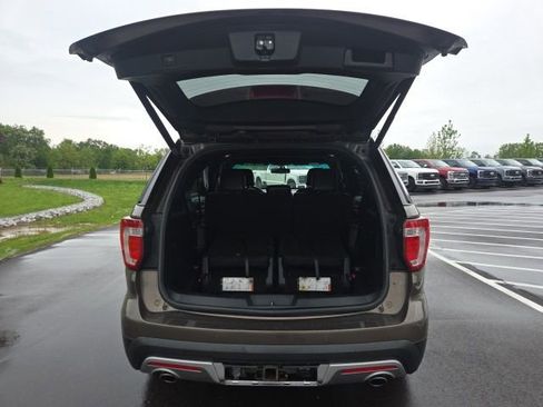 Used 2016 Ford Explorer XLT w/ Equipment Group 202A AWD/4WD image 10